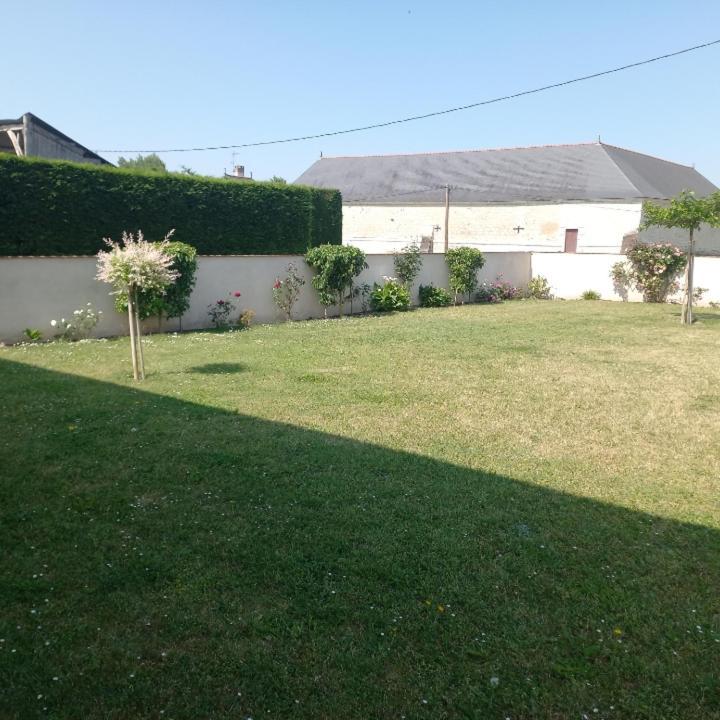 Jolie Maison De Campagne En Pierre De Tuffeau Longue Экстерьер фото
